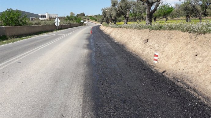 La carretera provincial AL-5402 ha sufrido obras de mejora del firme.