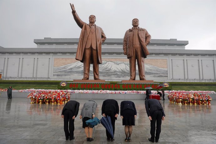 Estatuas de Kim Jong Un y Kim Il Sung en Pyongyang