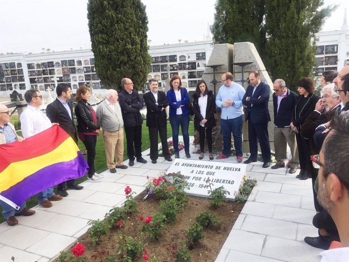 Acto del PSOE en el cementerio de La Soledad de Huelva