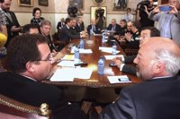 Mejora el herido grave de la Madrugá de Sevilla y a disposición judicial los detenidos