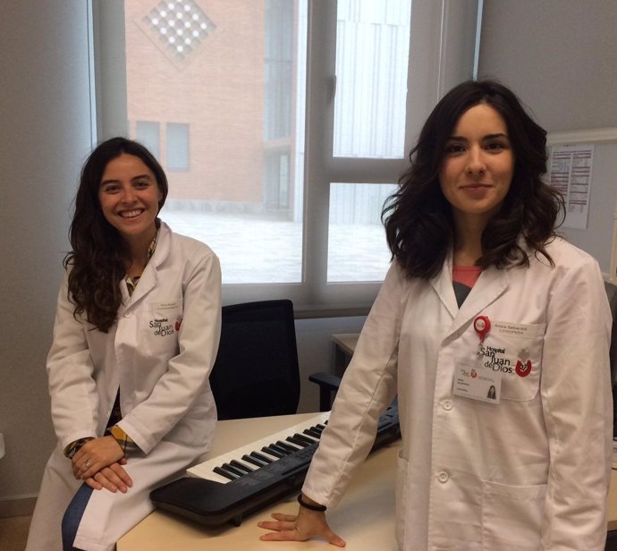 Nerea Rosado y Amaia Salbarredi, logopedas del Hospital San Juan de Dios