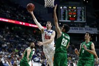 Nocioni y Carroll afianzan el liderato del Madrid