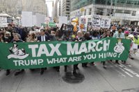 Manifestación en Nueva York para exigir que Trump presente sus declaraciones fiscales
