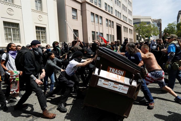 Protestas entre seguidores y detractores de Trump en Berkeley, California