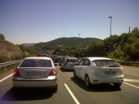 Comienzan los atascos: 2 km en Torrelavega hacia Vizcaya