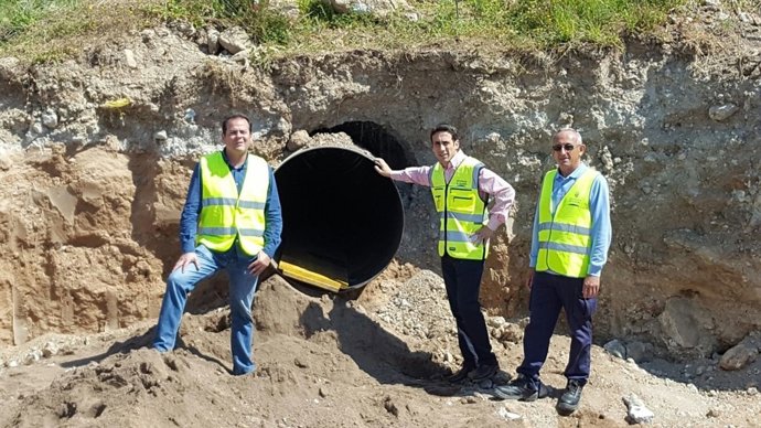 El diputado Óscar Liria ha visitado las obras en la carretera de Aguamarga.