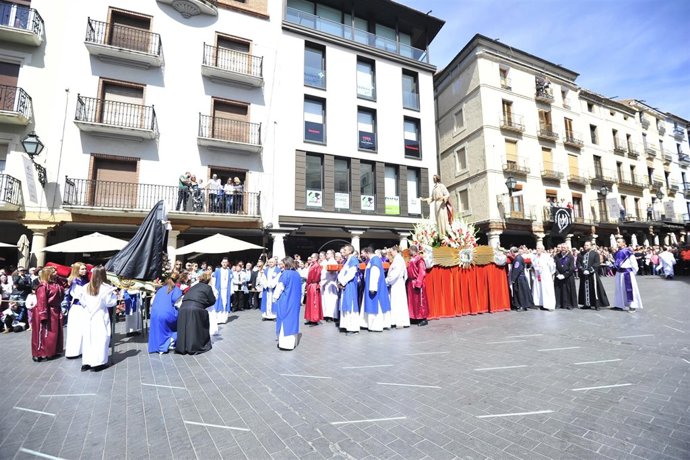 La procesión del Resucitado cierra la Semana Santa de Teruel.