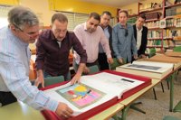 El Ayuntamiento de Marbella realiza tres copias de la obra 'El Quijote manuscrito' del CEIP Miguel de Cervantes