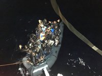 Trasladados a Motril 58 ocupantes de dos pateras rescatadas en el mar de Alborán