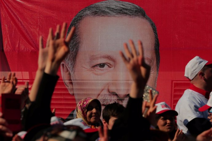 Cartel con el presidente turco, Recep Tayyip Erdogan