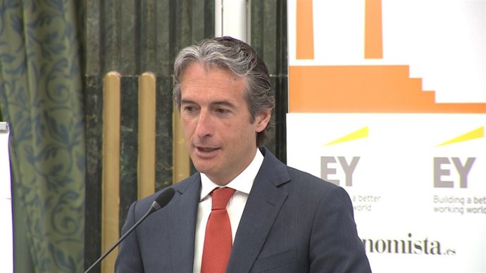 Fomento anuncia que se aprobará la reforma de la estiba