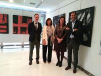 La Aecc expone en Oviedo 16 cuadros de Nigro para recaudar fondos para investigación 