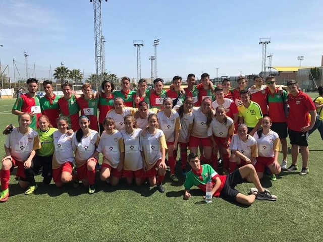 El equipo femenino de la UD Pavía, ganador del Torneo de Villarreal.
