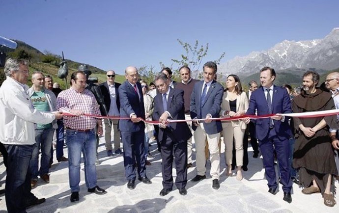 Inauguración del paseo entre Potes y Santo Toribio de Liébana