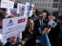 Gómez-Limón solicita al juez del Alvia que investigue a cargos de Renfe, Adif y Fomento