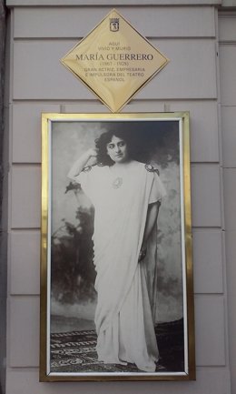 Placa homenaje a María Guerrero