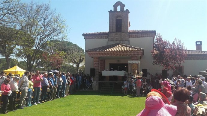  LA Ermita Y La Virgen De Sacedón
