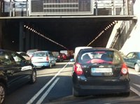 Los accesos a Madrid y carreteras del norte peninsular registran varios kilómetros de retenciones