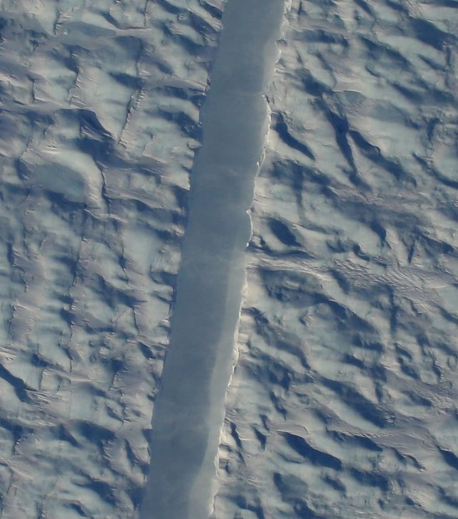 Grieta en el centro del glaciar Petermann