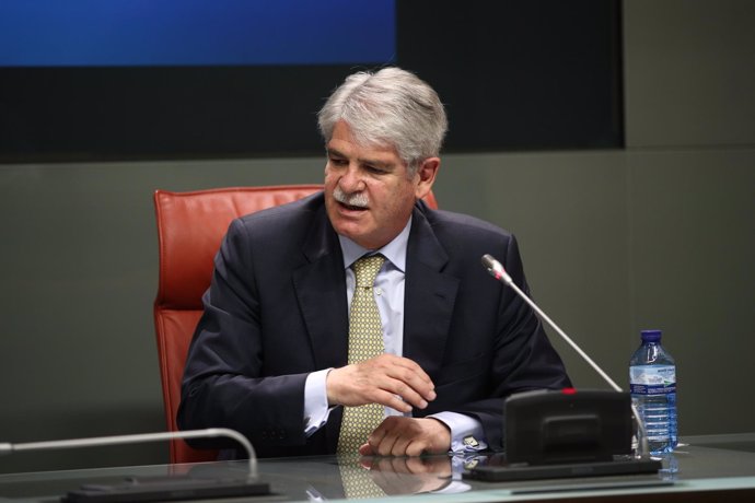 Alfonso Dastis en rueda de prensa en el Ministerio de Exteriores