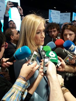 Cifuentes atiende  a los medios de comunicación