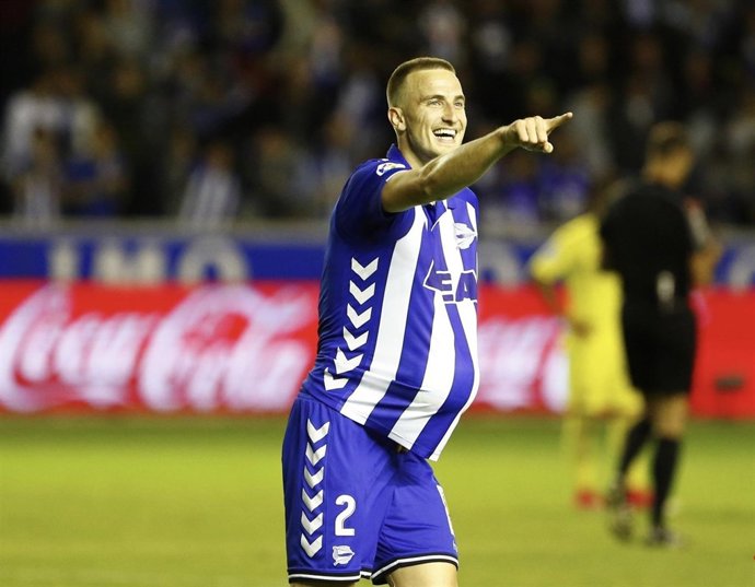 Rodrigo Ely celebra el 2-0