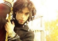 Prince apareció rodeado de frascos de opiaceos a nombre del encargado de sus propiedades