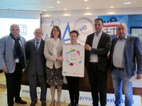 Los escaparates del comercio de la zona centro de Valladolid se suman a la Semana del Diseño de la ESI 