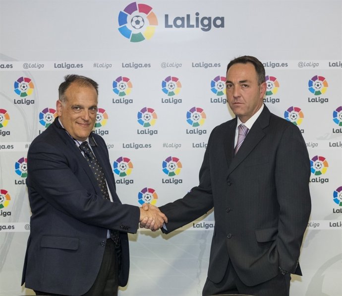 Javier Tebas firma un acuerdo con ProLiga para Segunda B y Tercera