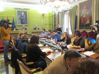 El tripartito celebra un presupuesto social entre críticas de la oposición por aprobarlo "tarde"