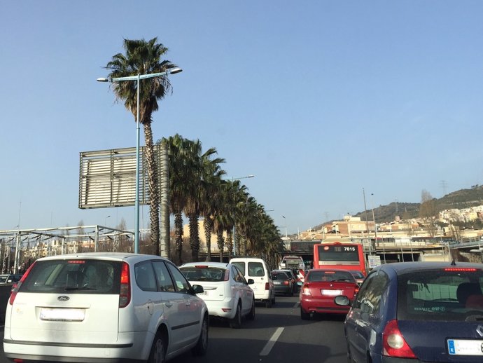 Atasco en la Ronda de Dalt de Barcelona