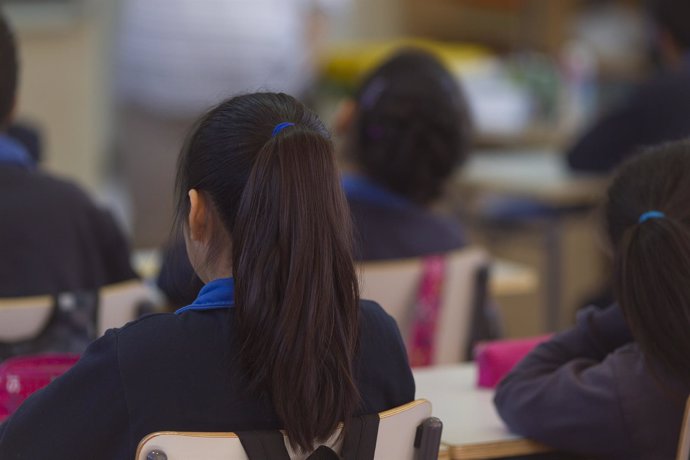 Colegio, escuela, aula, primaria, clase, niño, niña, niños, estudiando, estudiar