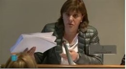 Pilar Varela en sede parlamentaria.