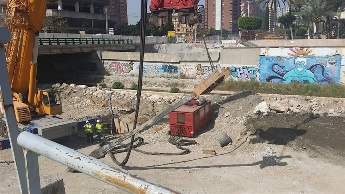 Extración pilotes puente tetuán málaga obras metro junta