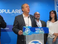 Monago muestra su "preocupación" por la situación de los autónomos extremeños, que necesitan "un cambio de rumbo"