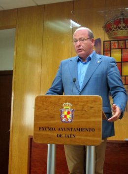 El alcalde de Jaén, Javier Márquez, en rueda de prensa.