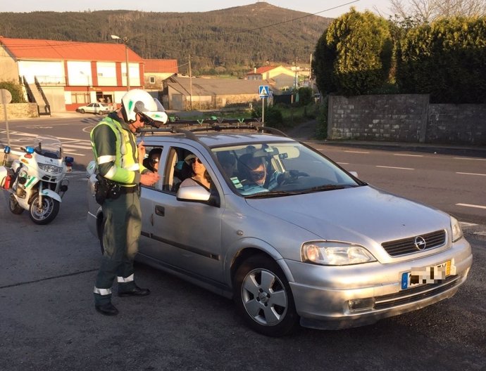 Control de la Guardia Civil de Tráfico en Galicia