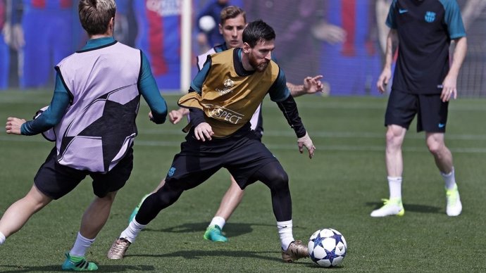 Messi en un entrenamiento del FC Barcelona antes del partido con la Juventus