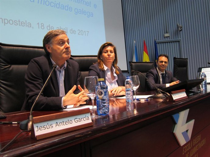 Cecilia Vázquez, en el centro                     