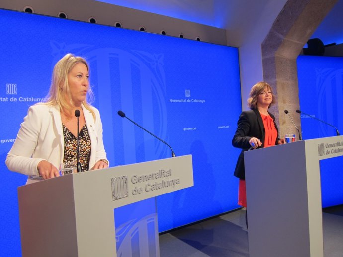 La portaveu del Govern Neus Munté i l'consellera Meritxell Borràs