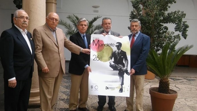 Salvador Blanco (segundo por la dcha.) durante la presentación de actividades