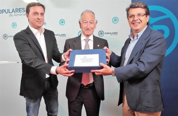 Amat (PP) presenta sus avales a la presidencia del PP de Almería