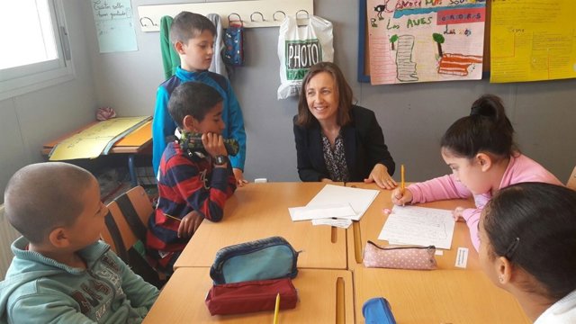 La delegada de Educación en el CEIP Mirasierra