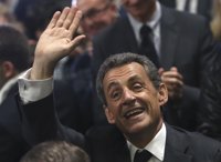 Sarkozy pide el voto para Fillon para evitar "los riesgos de los extremos"