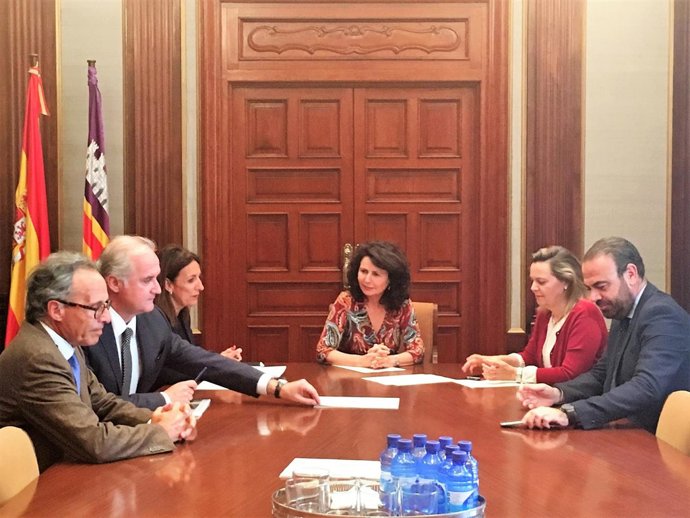 Reunión de la FEHM en la delegación de Gobierno con Matilde Asián
