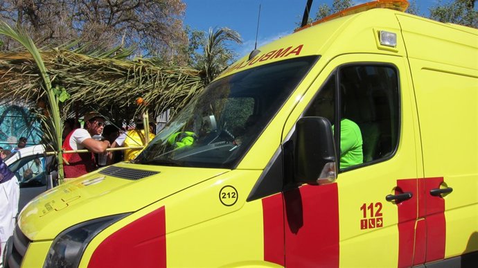 Amulancia A Su Paso Por La Universidad De Murcia En El Bando De La Huerta