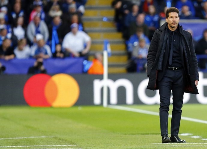 Simeone a la gespa del King Power Stadium
