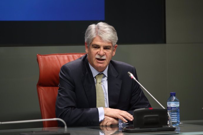 Alfonso Dastis en rueda de prensa en el Ministerio de Exteriores