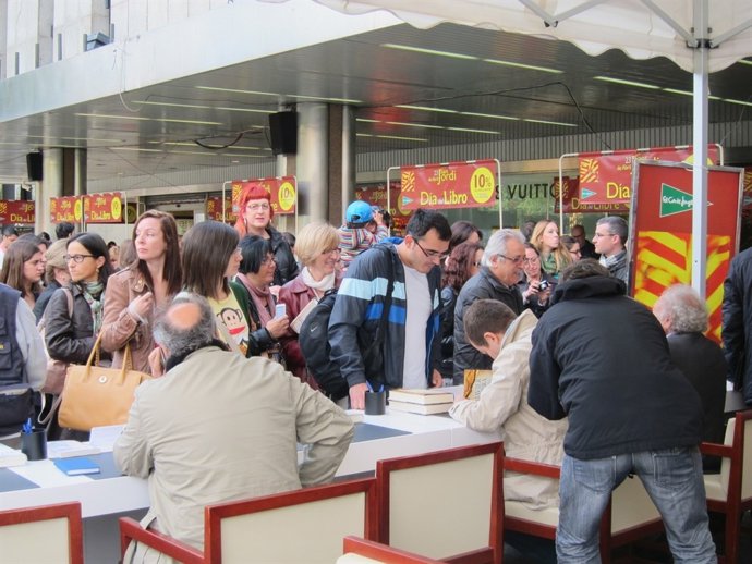 Llibres, Llibre, Sant Jordi, Parada, Lectors, Escriptors, Autors, Diada