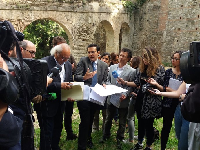 El alcalde de Granada, Francisco Cuenca, en el Carmen del Granaíllo